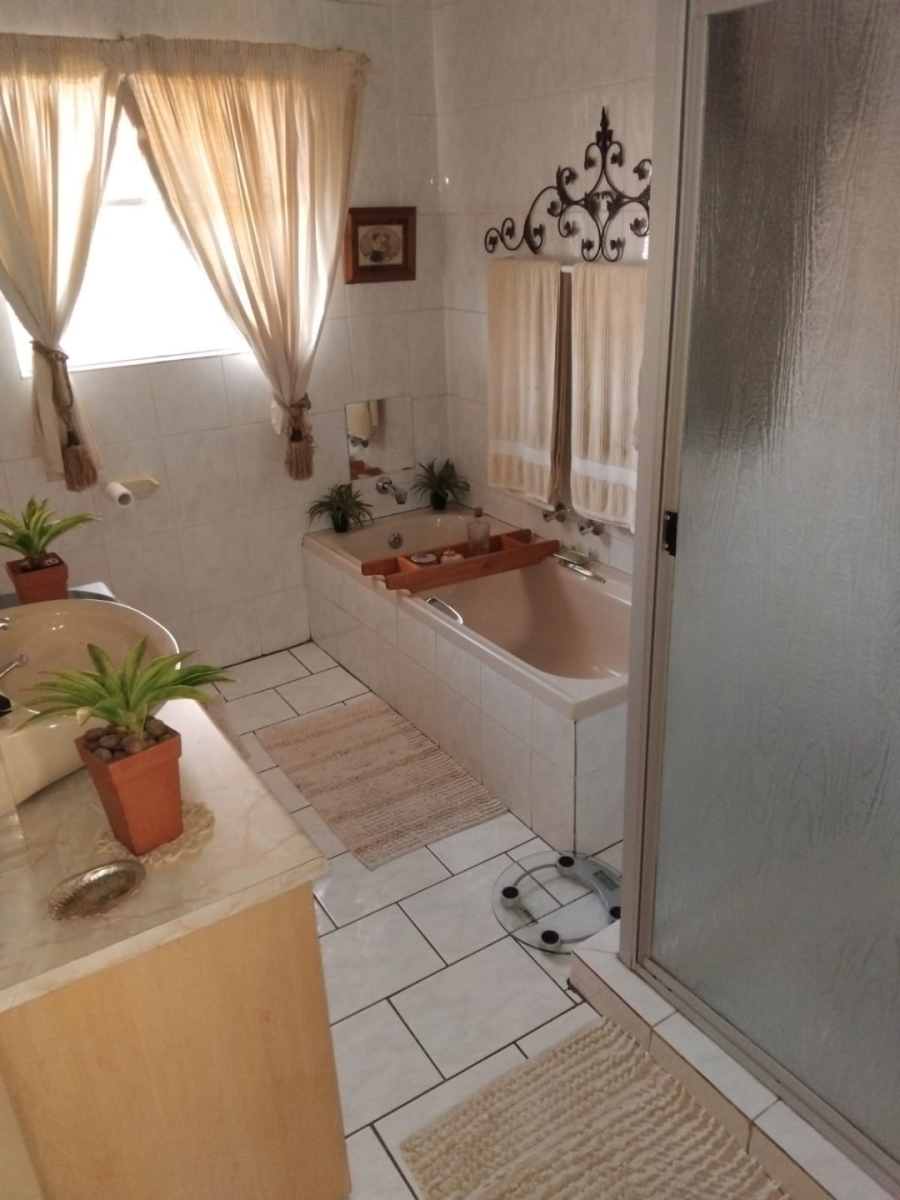 To Let 3 Bedroom Property for Rent in Kroonheuwel Free State
